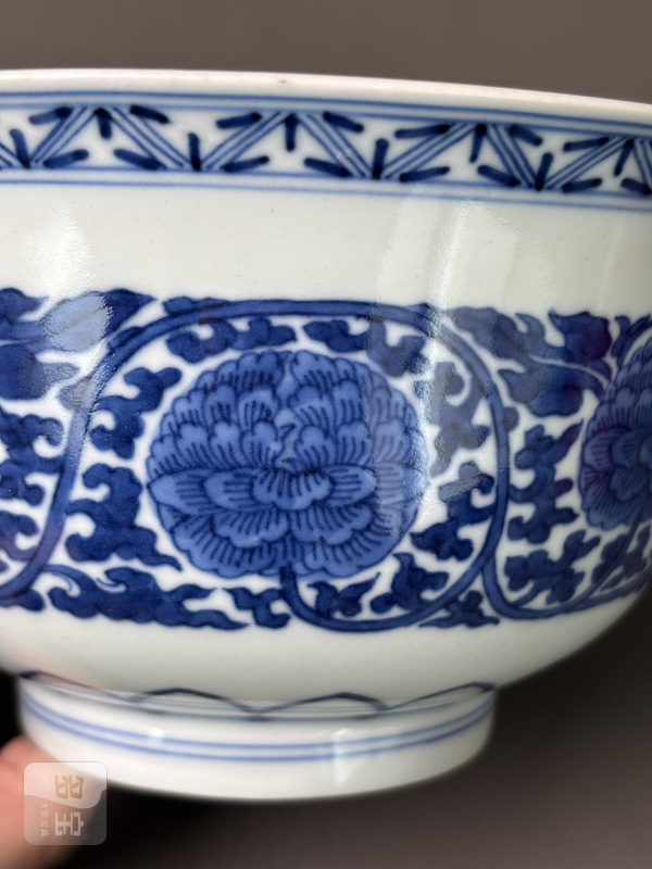 清嘉庆 青花缠枝花卉纹碗 - 图7